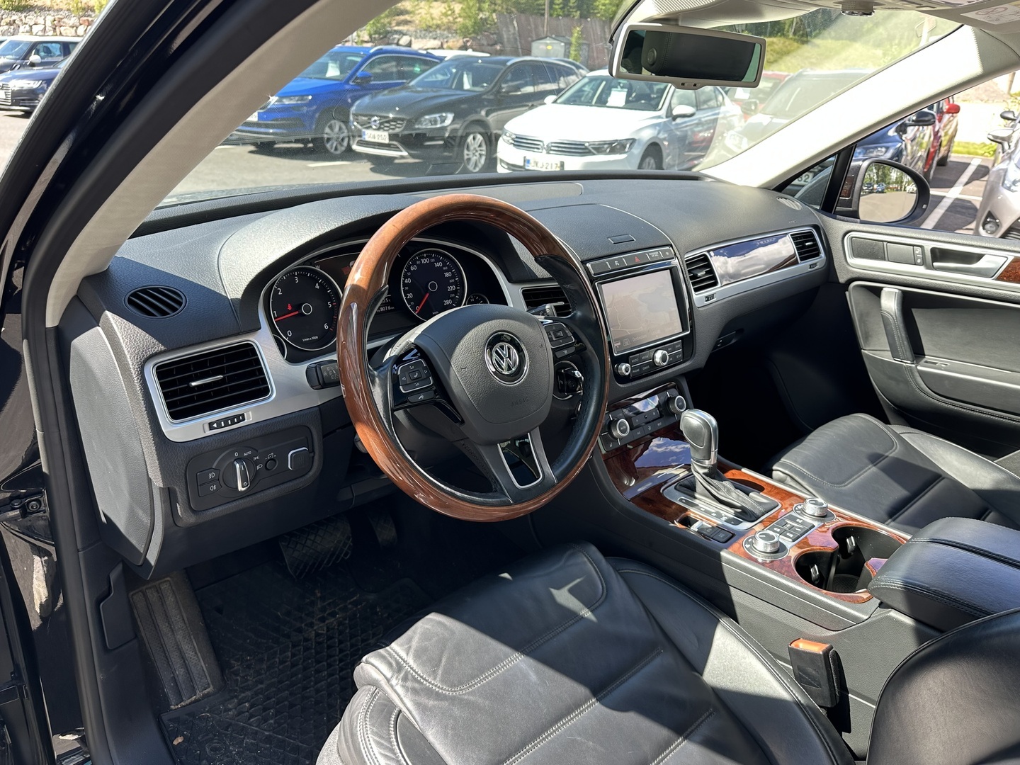 VOLKSWAGEN Touareg 2016