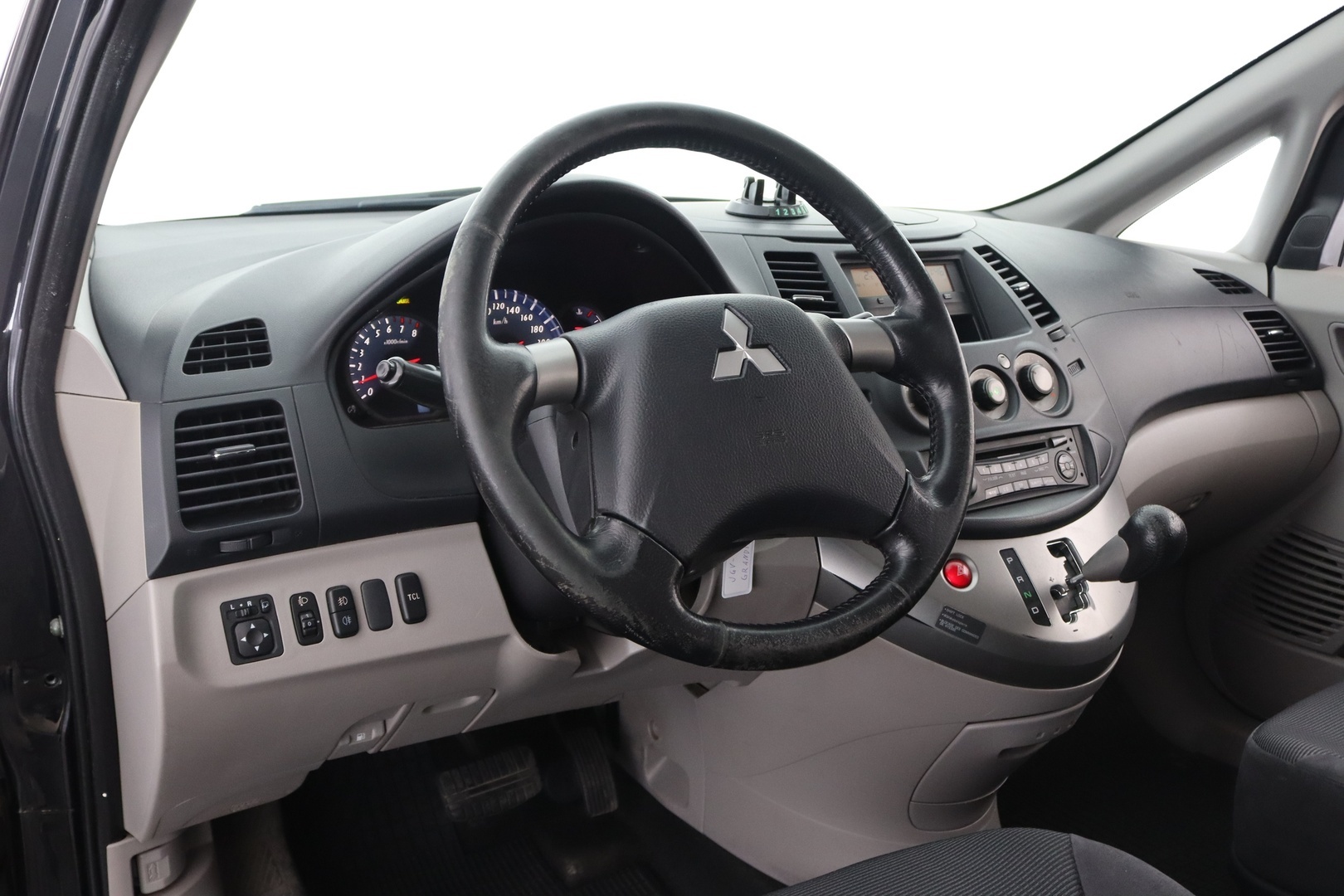 MITSUBISHI Grandis 2006