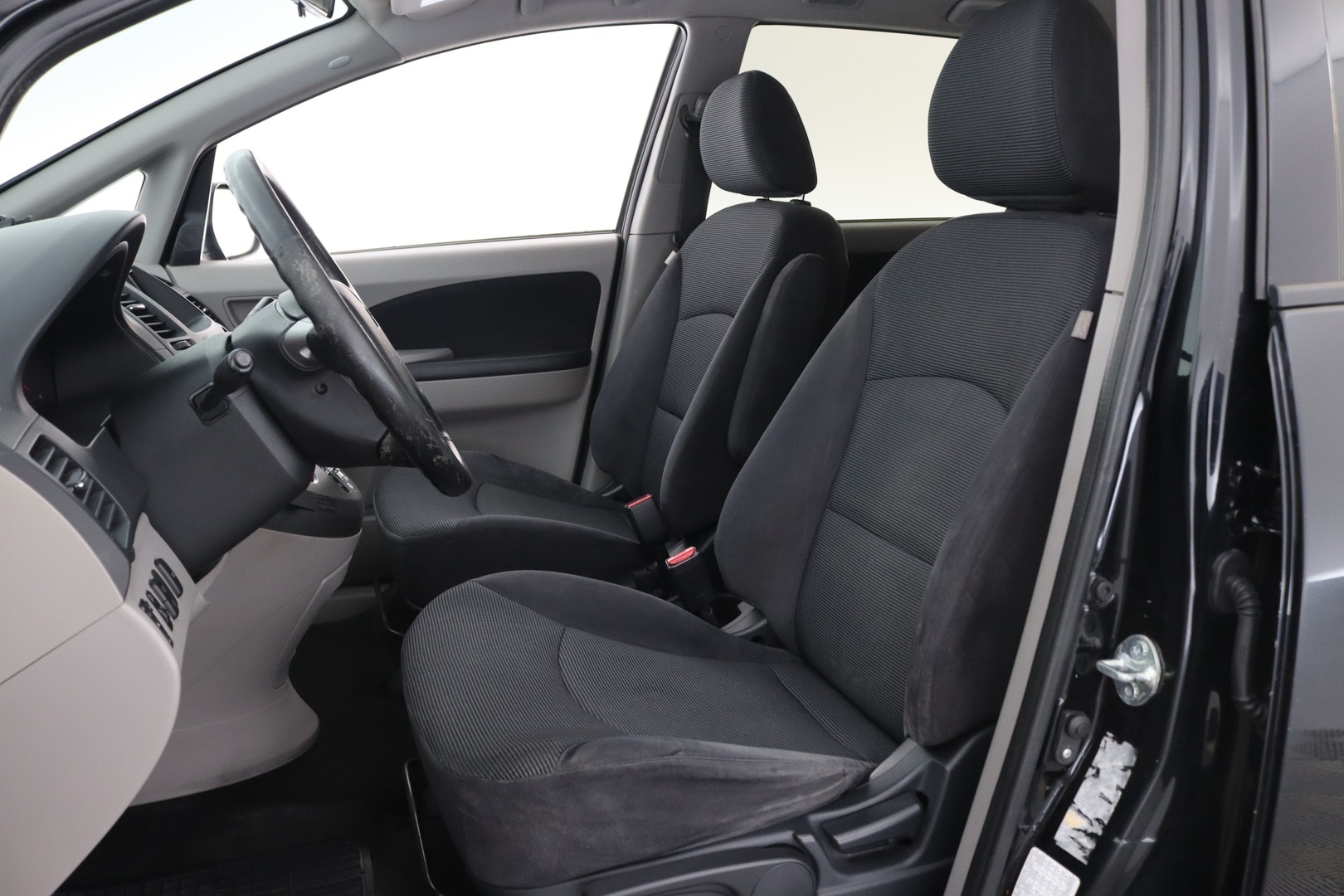 MITSUBISHI Grandis 2006