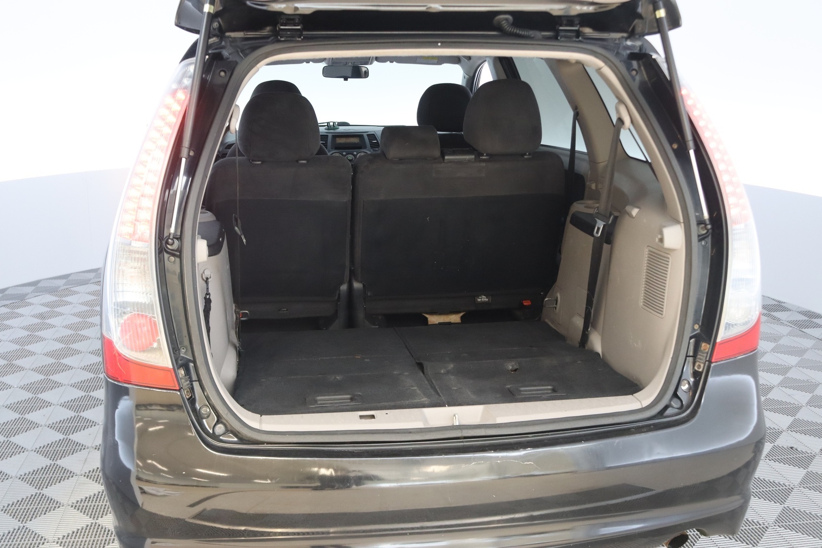 MITSUBISHI Grandis 2006