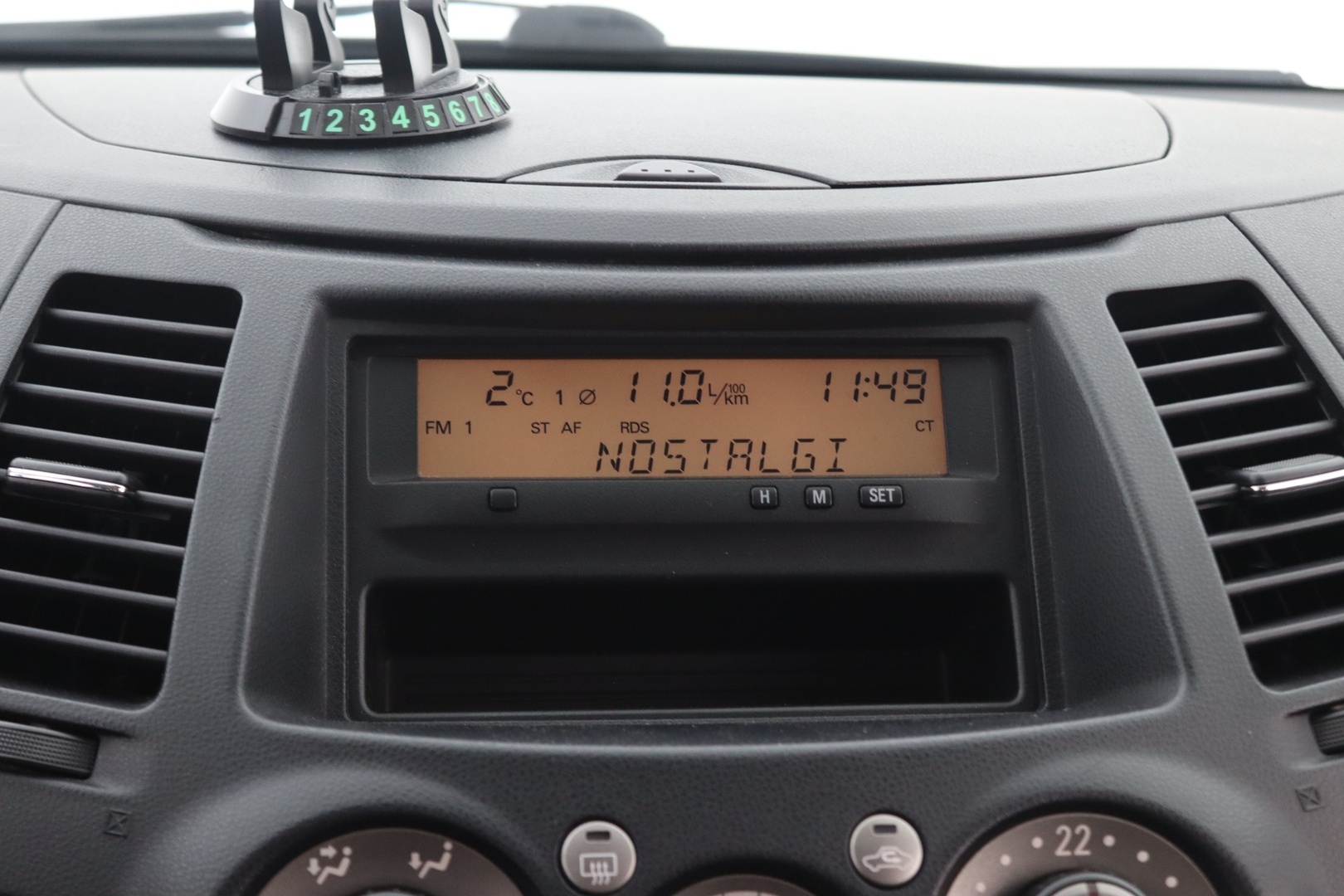MITSUBISHI Grandis 2006