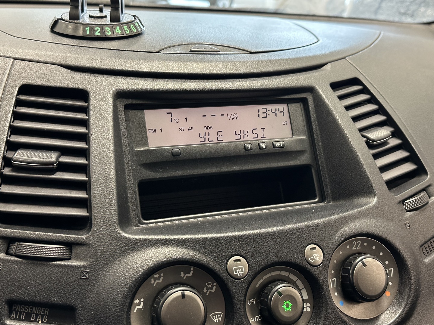 MITSUBISHI Grandis 2006