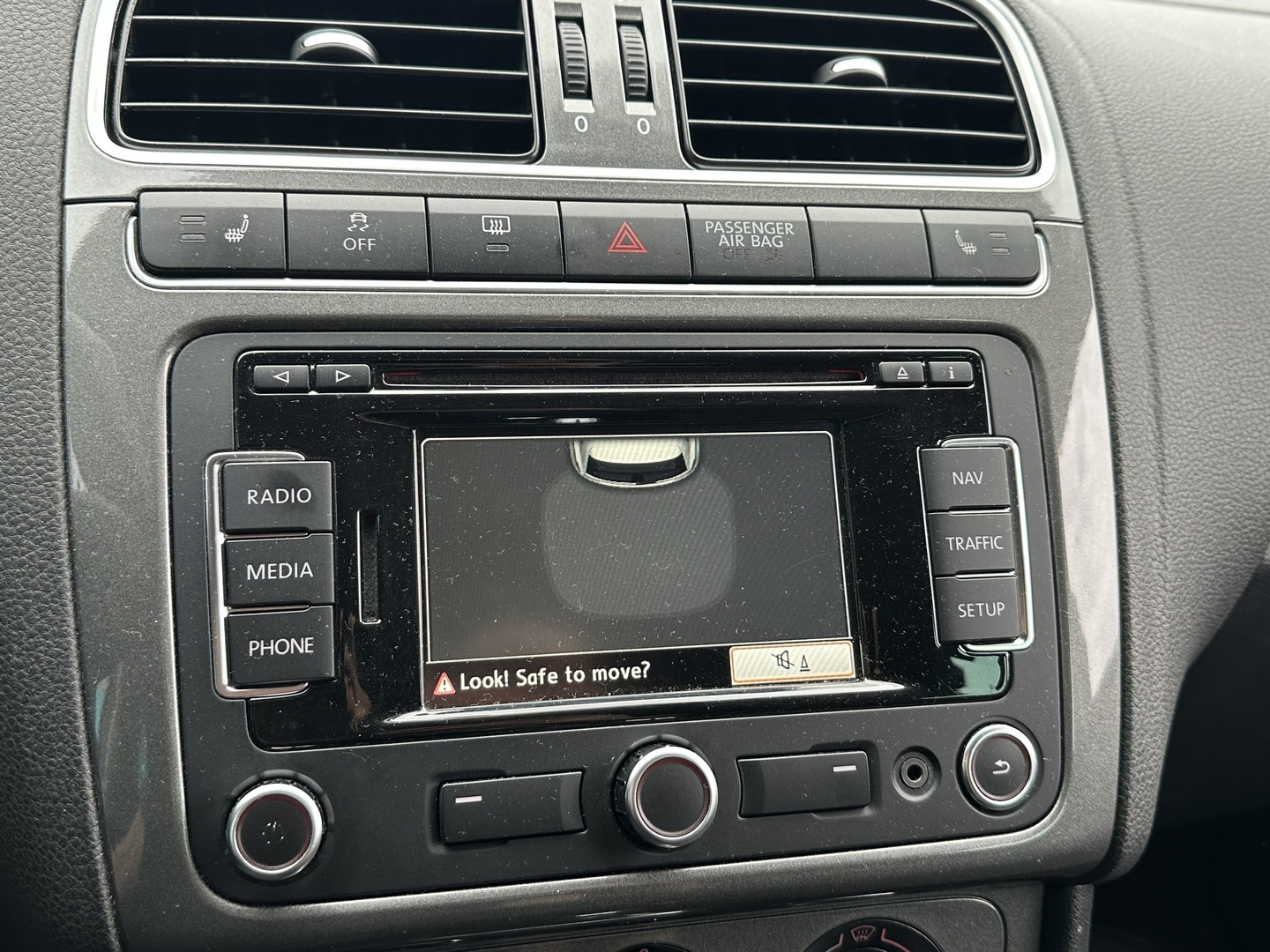 VOLKSWAGEN Polo 2012