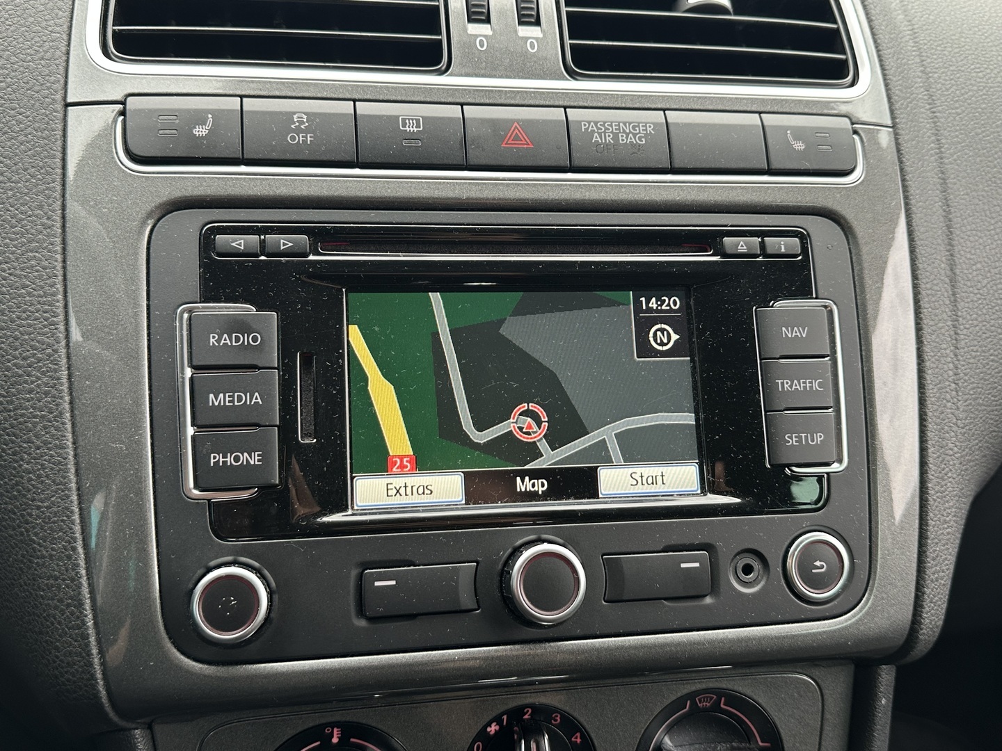 VOLKSWAGEN Polo 2012