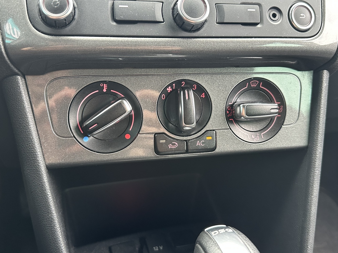VOLKSWAGEN Polo 2012