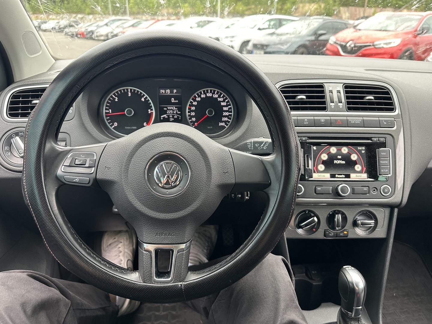 VOLKSWAGEN Polo 2012