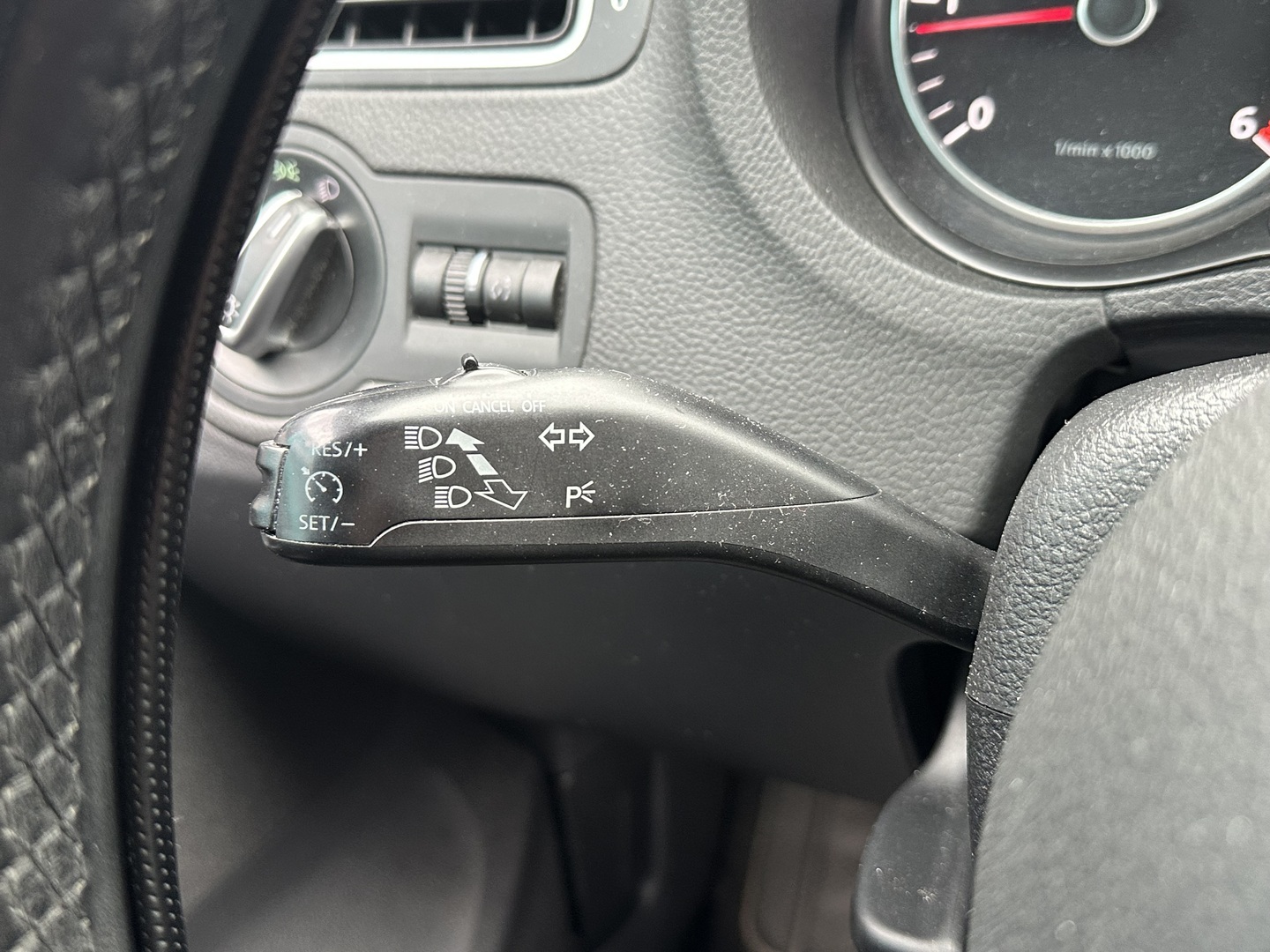 VOLKSWAGEN Polo 2012