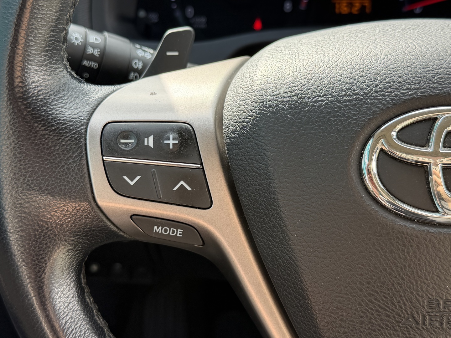 TOYOTA Avensis 2012