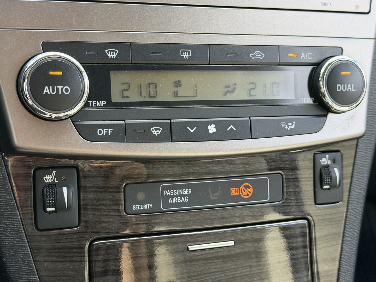 TOYOTA Avensis 2012