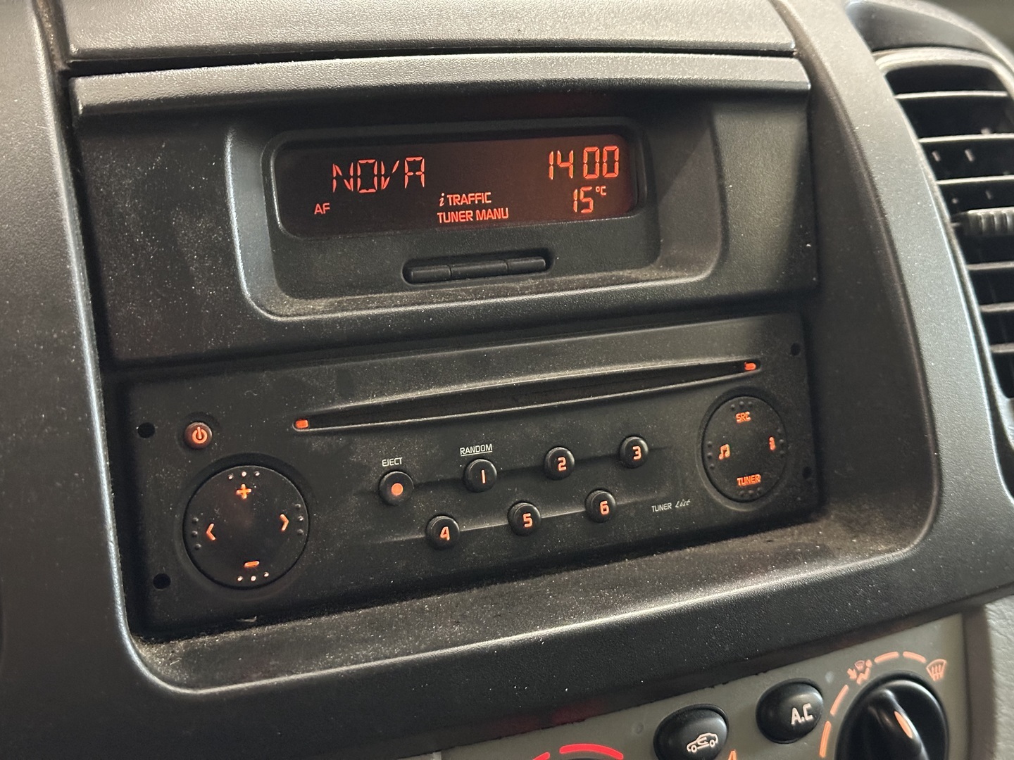 NISSAN Primastar 2005