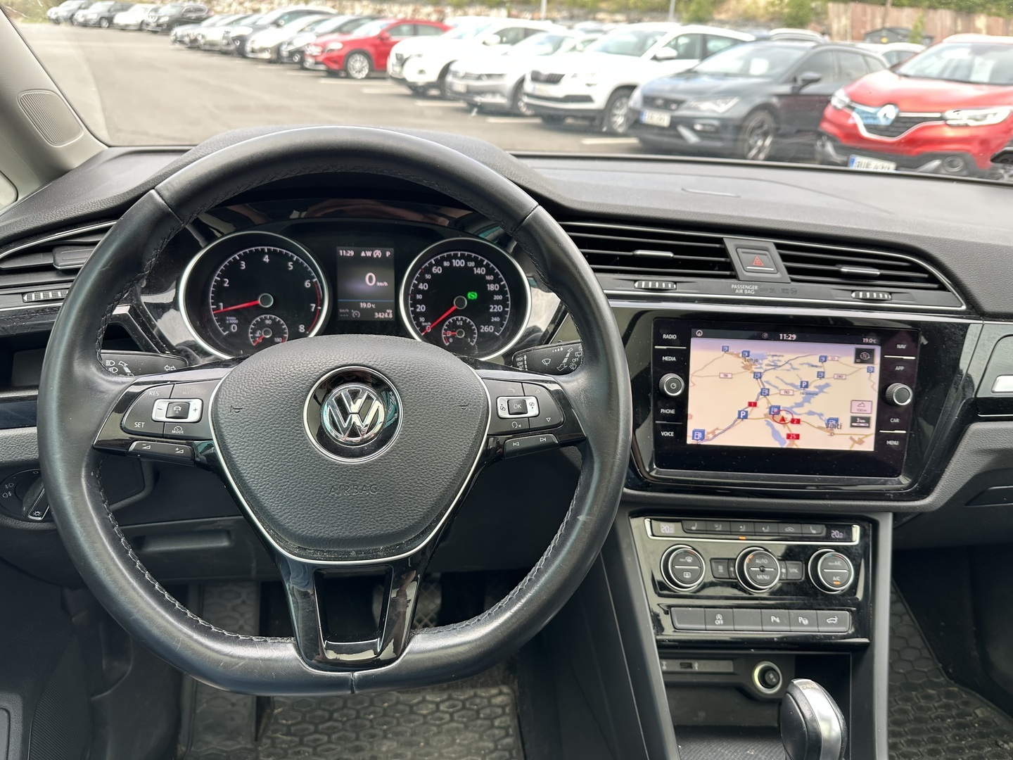 VOLKSWAGEN Touran 2018
