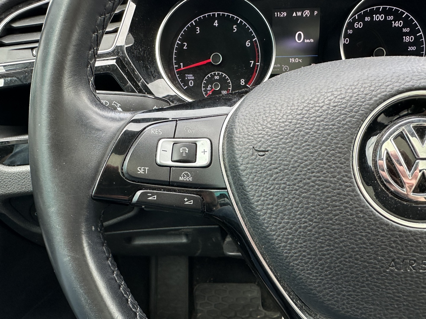 VOLKSWAGEN Touran 2018