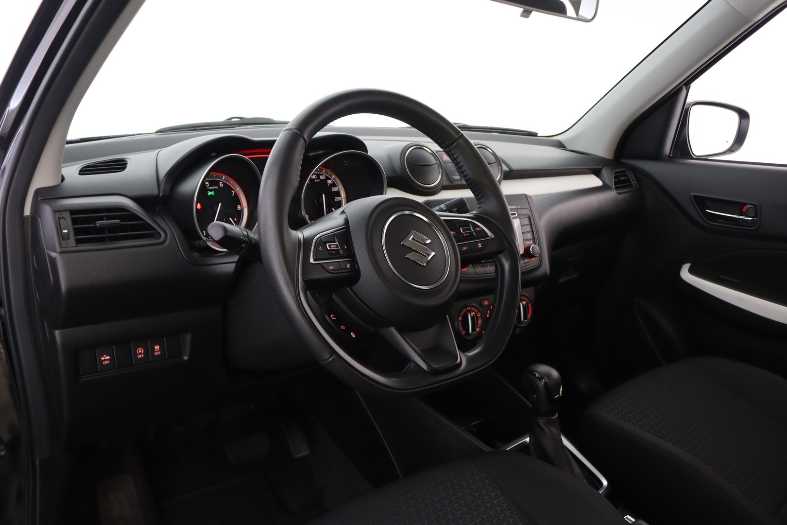 SUZUKI Swift 2024
