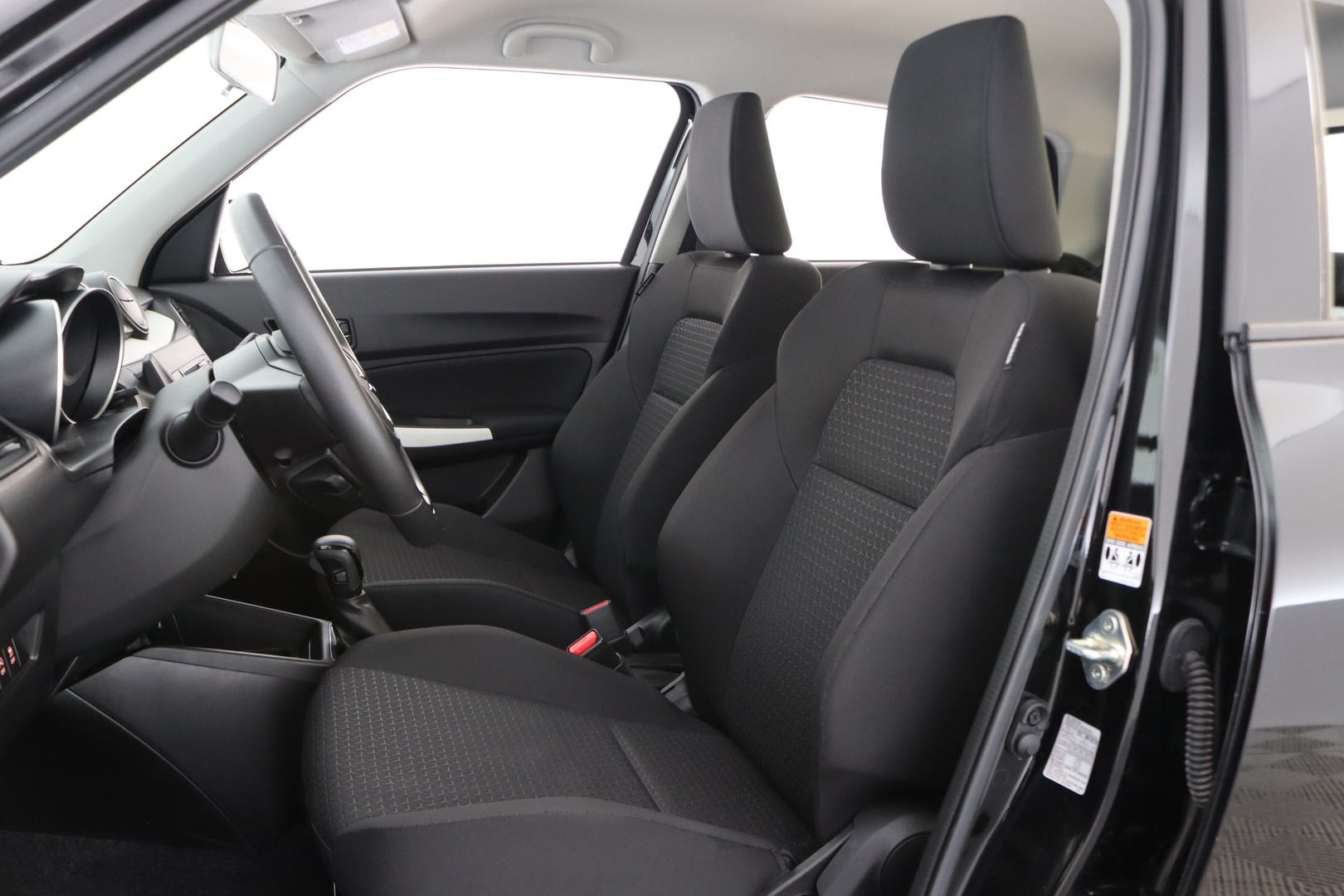 SUZUKI Swift 2024