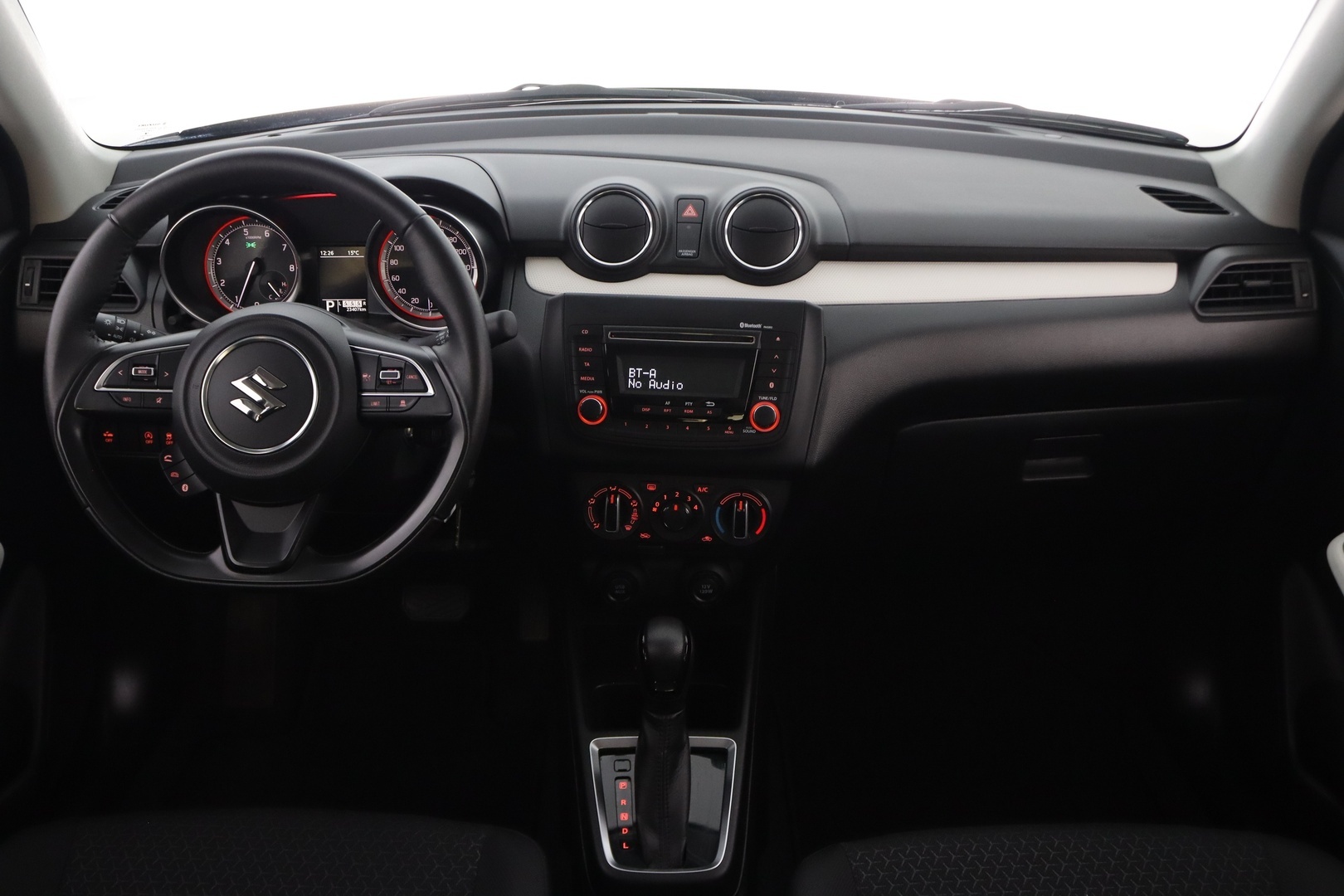 SUZUKI Swift 2024