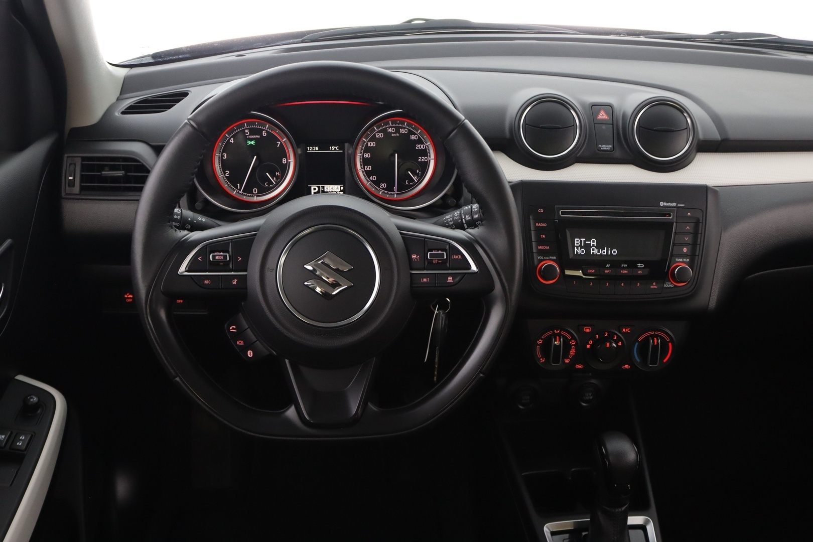 SUZUKI Swift 2024
