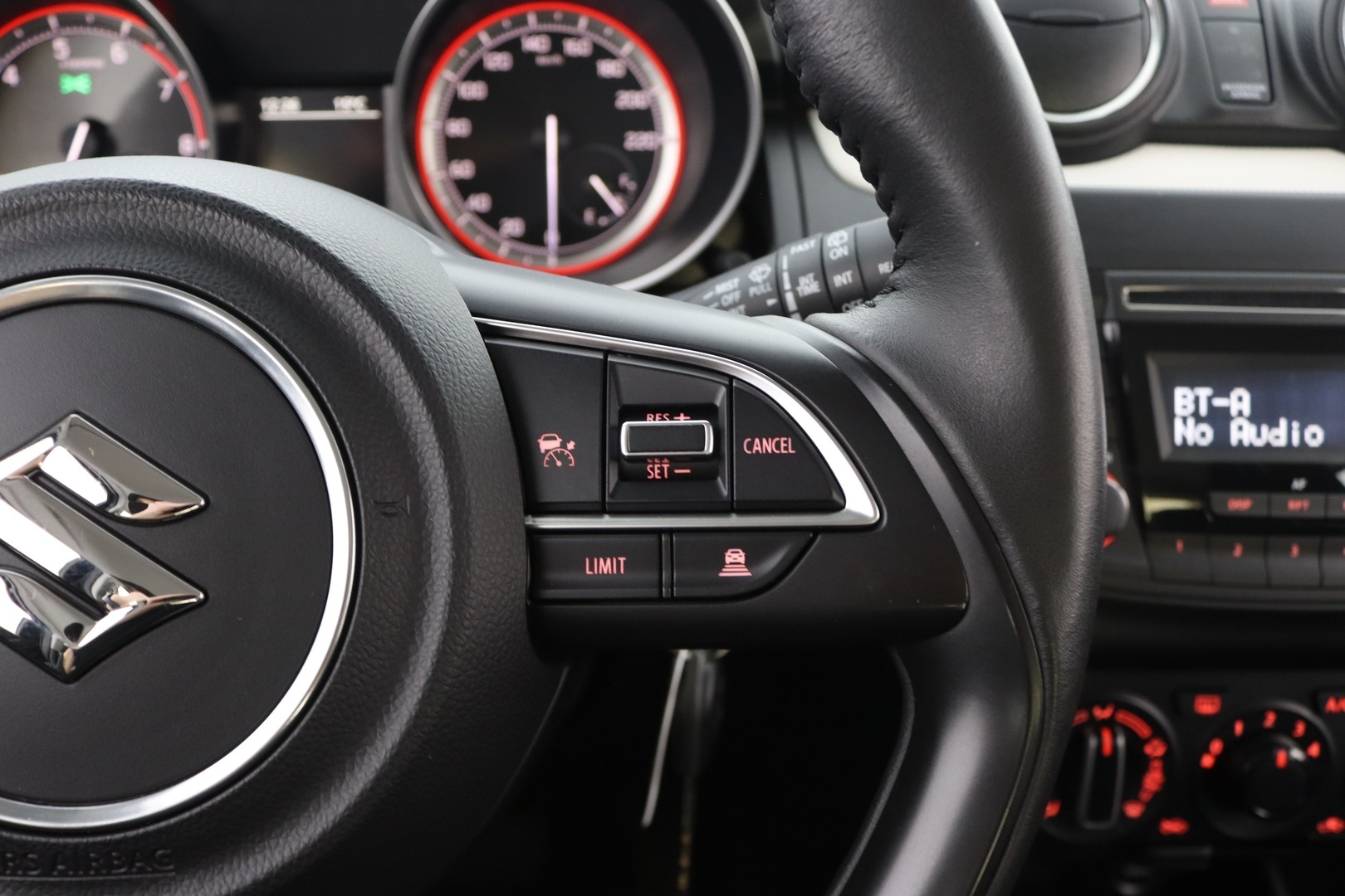 SUZUKI Swift 2024