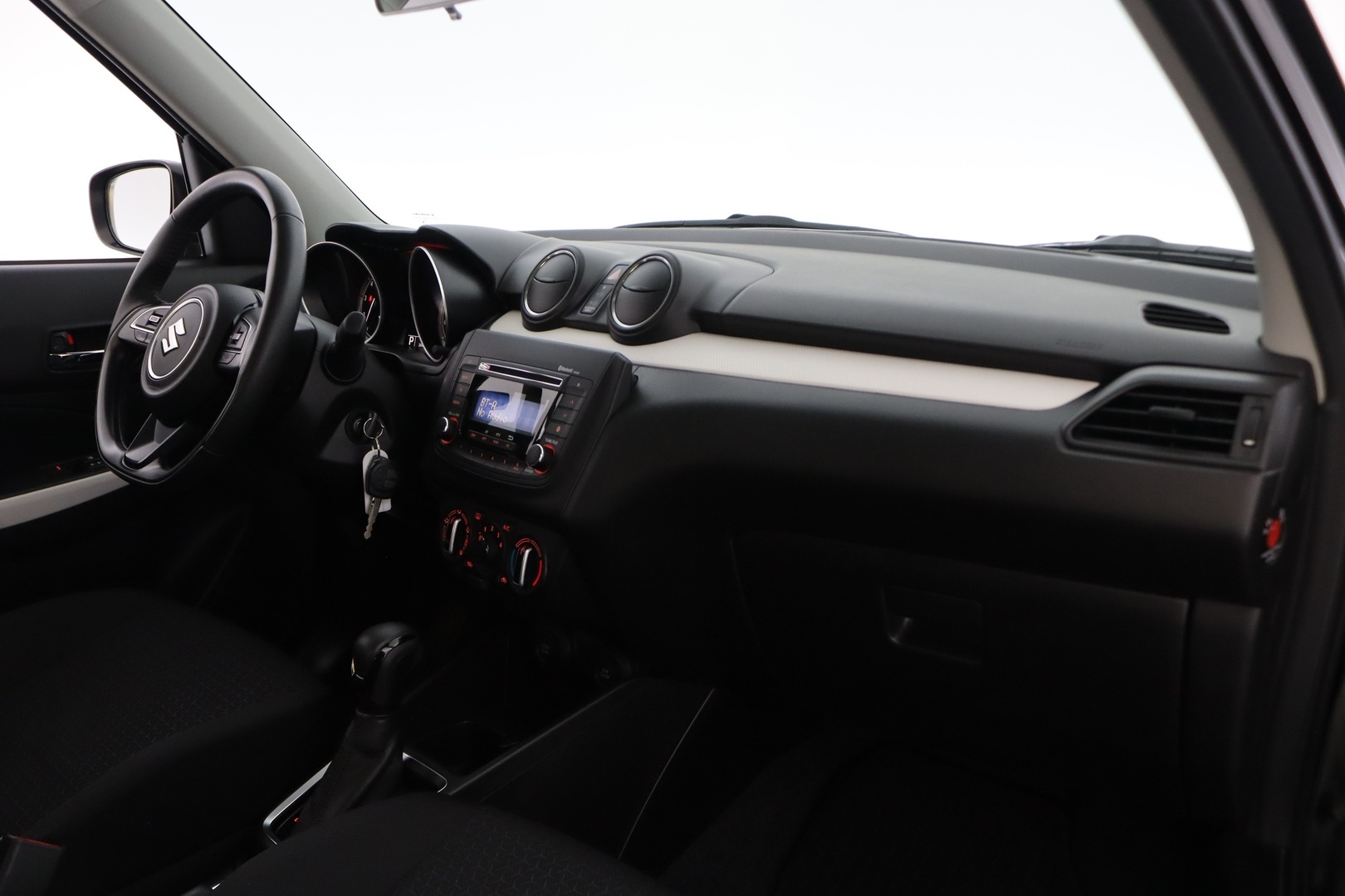 SUZUKI Swift 2024