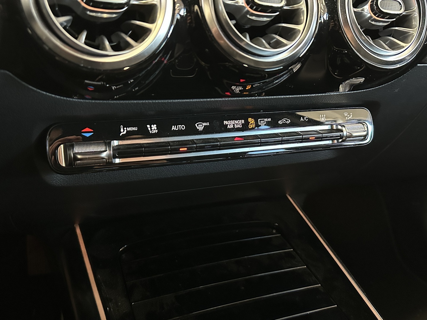 MERCEDES-BENZ EQA 2022