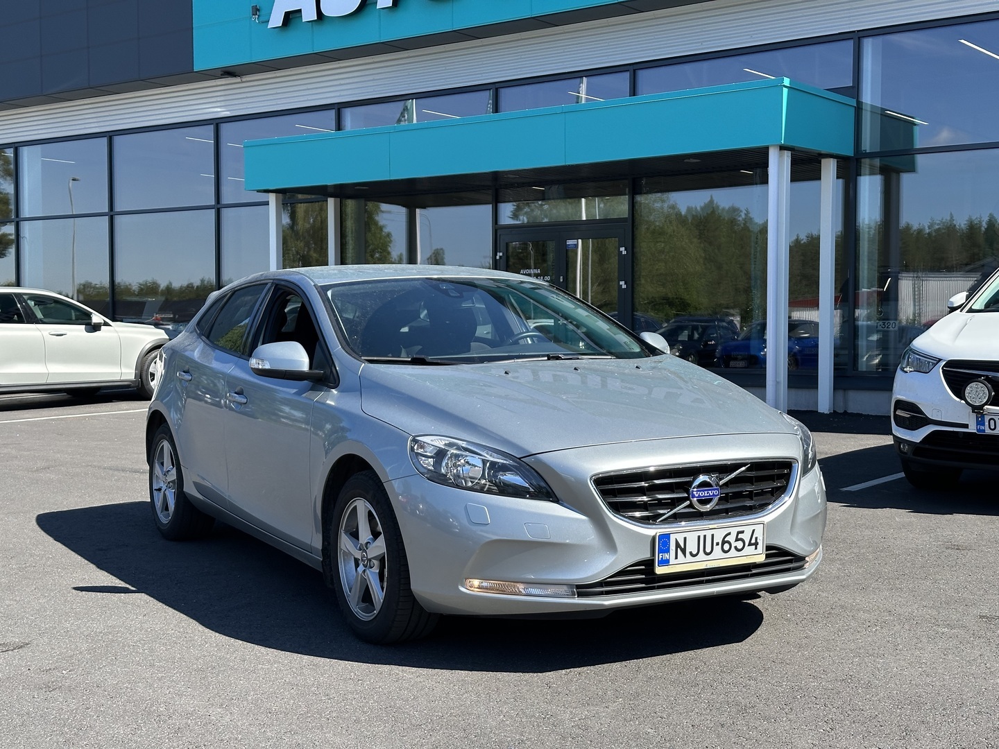 VOLVO V40 2016