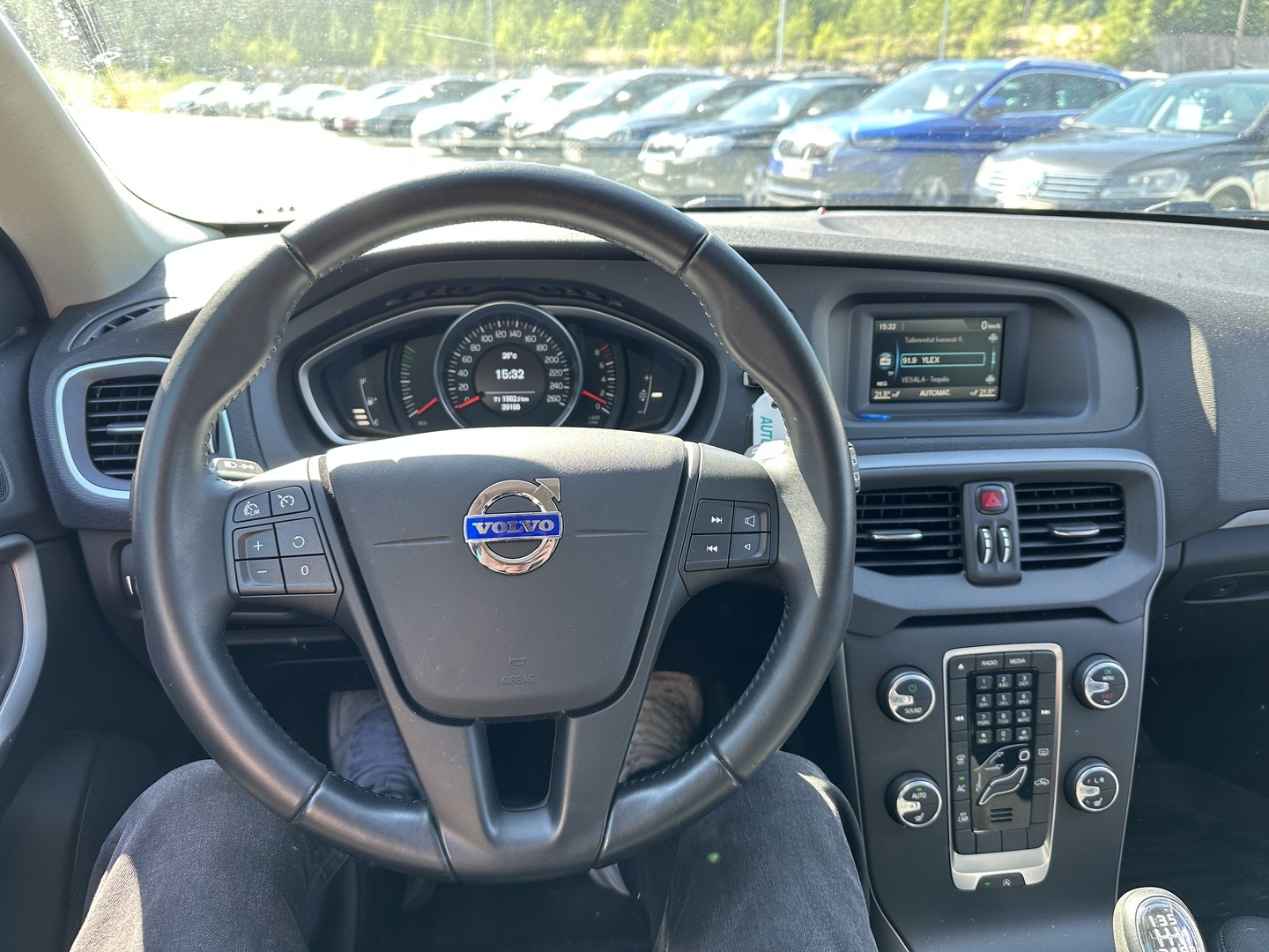 VOLVO V40 2016