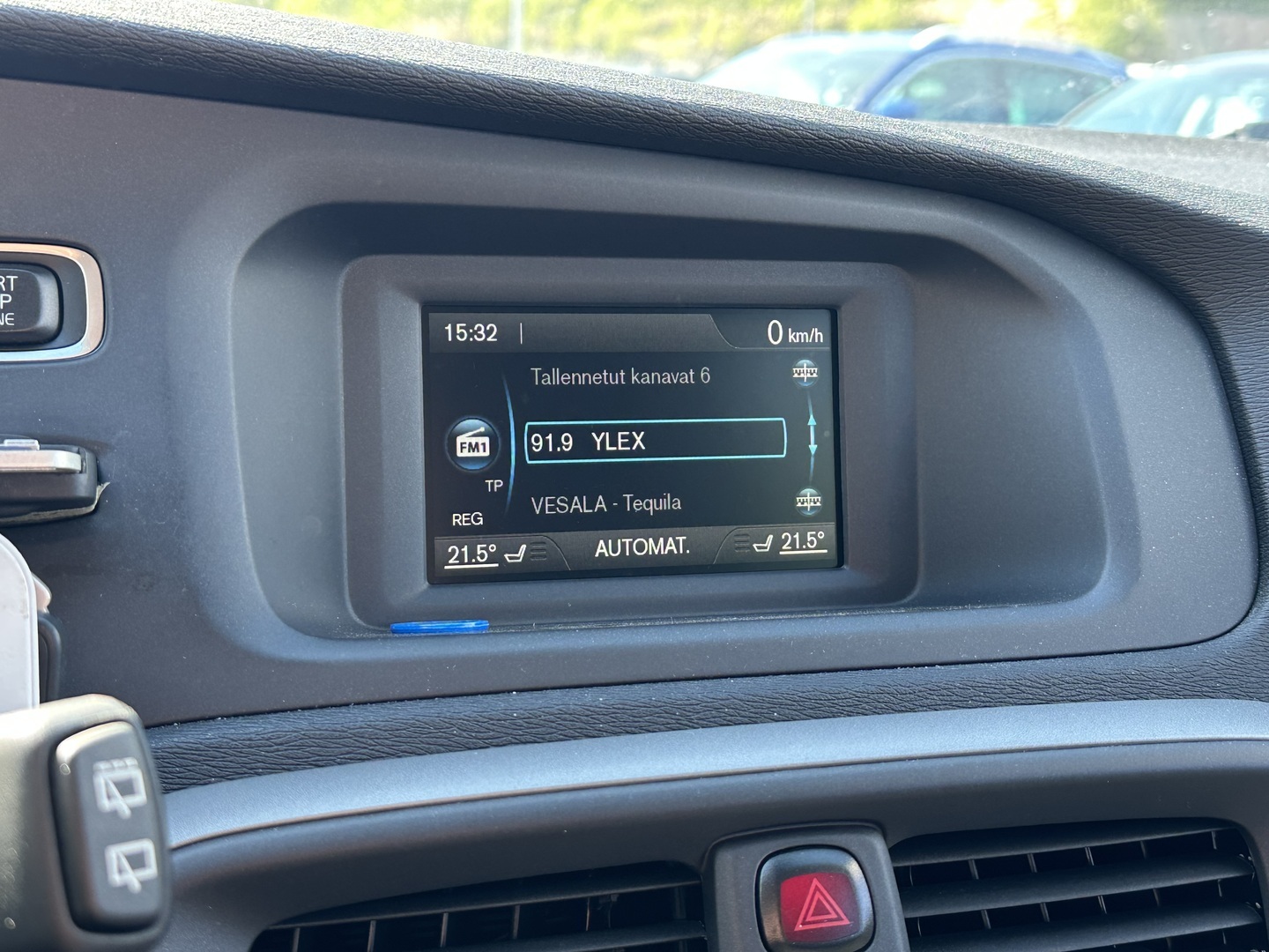 VOLVO V40 2016