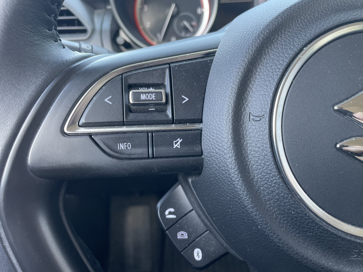 SUZUKI Swift 2023