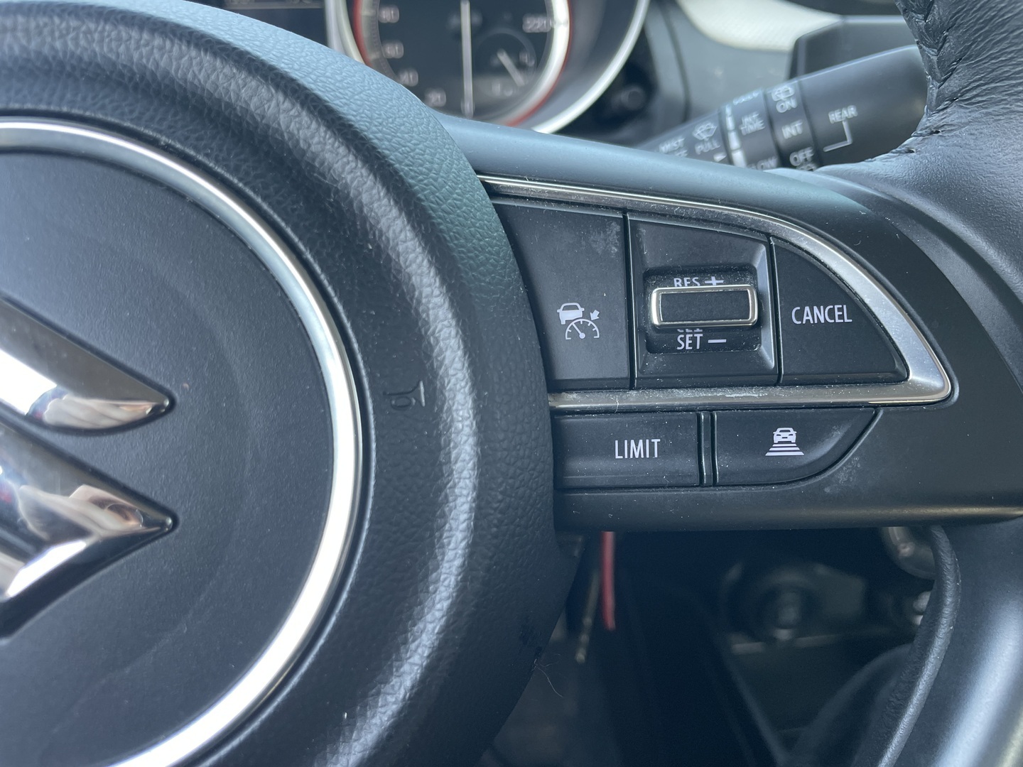 SUZUKI Swift 2023