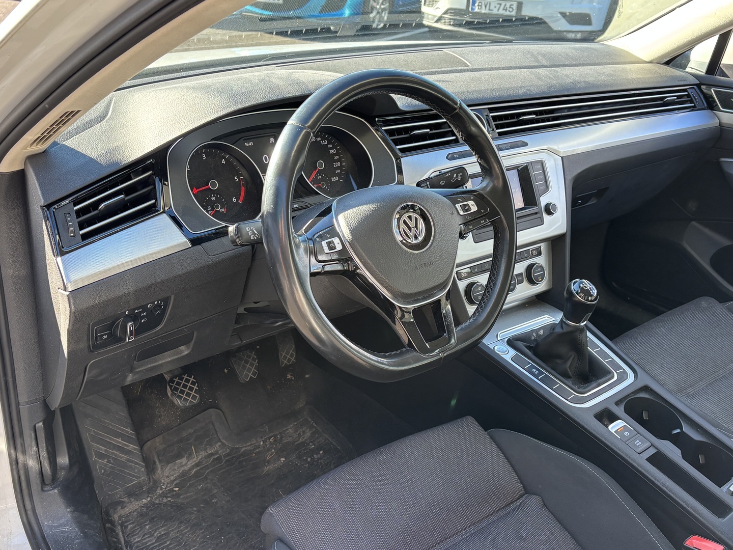 VOLKSWAGEN Passat 2016