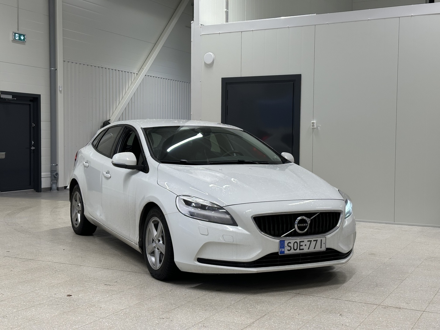 VOLVO V40 2019