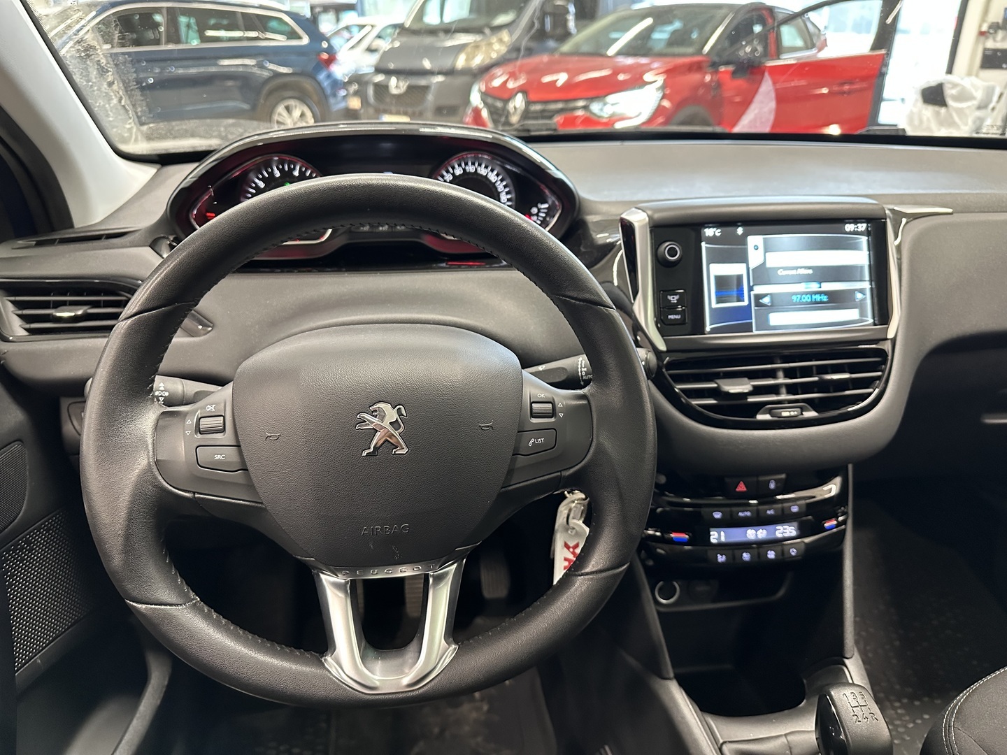PEUGEOT 208 2014