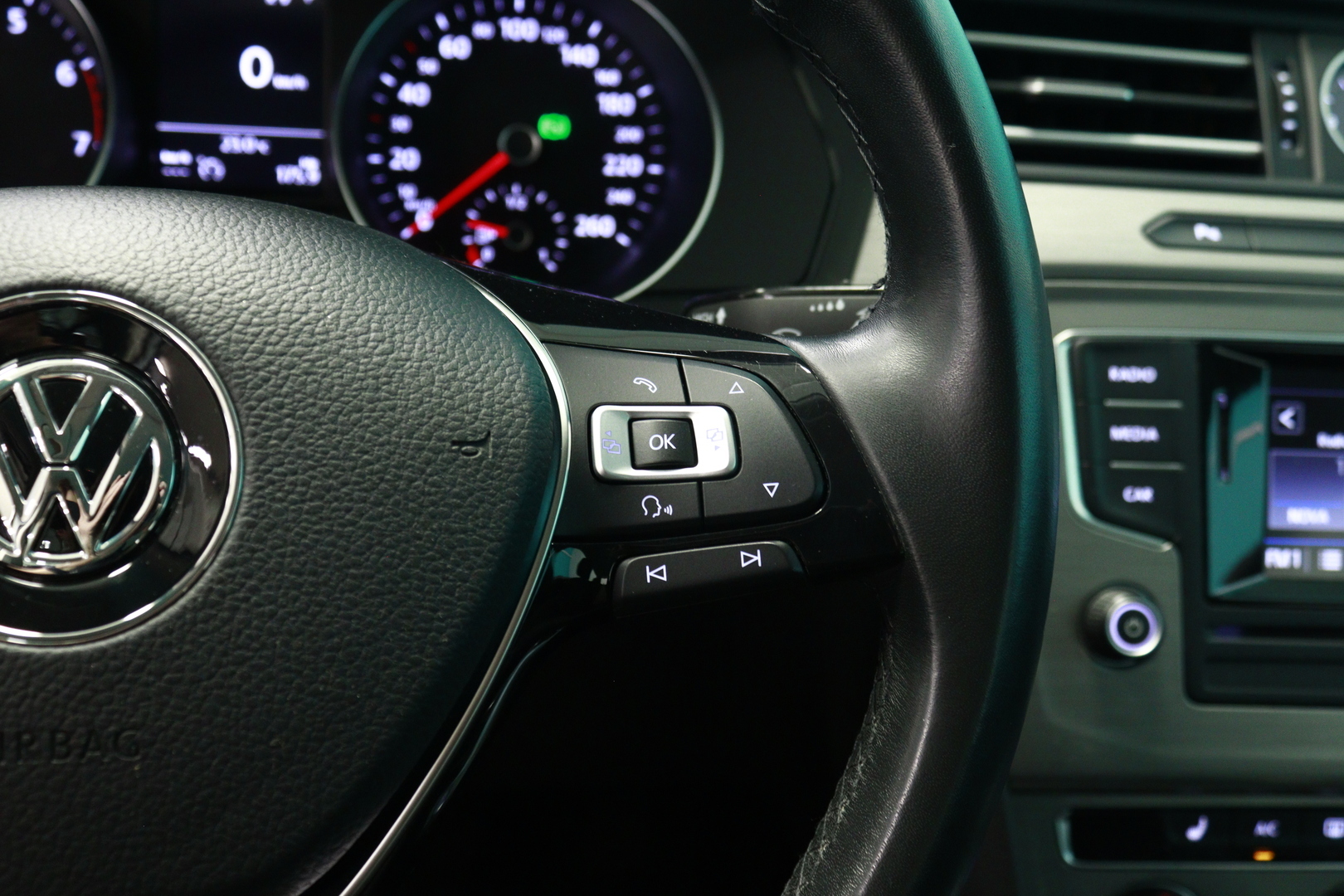 VOLKSWAGEN Passat 2017