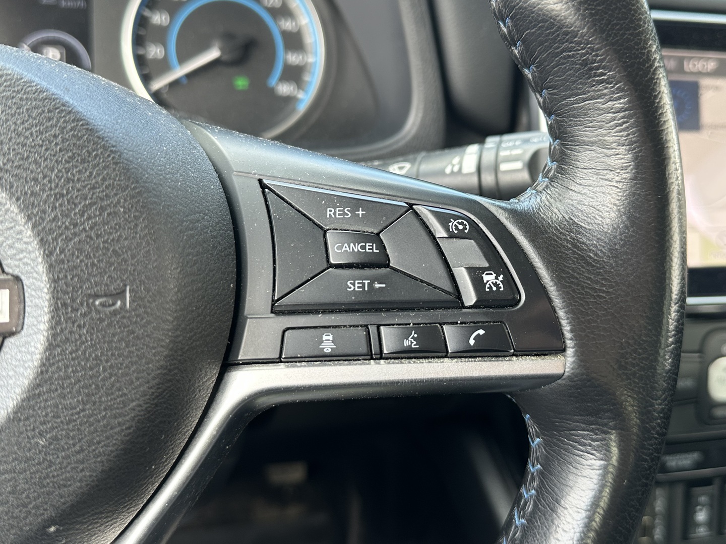 NISSAN Leaf 2023