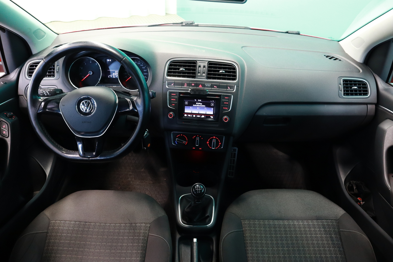 VOLKSWAGEN Polo 2015