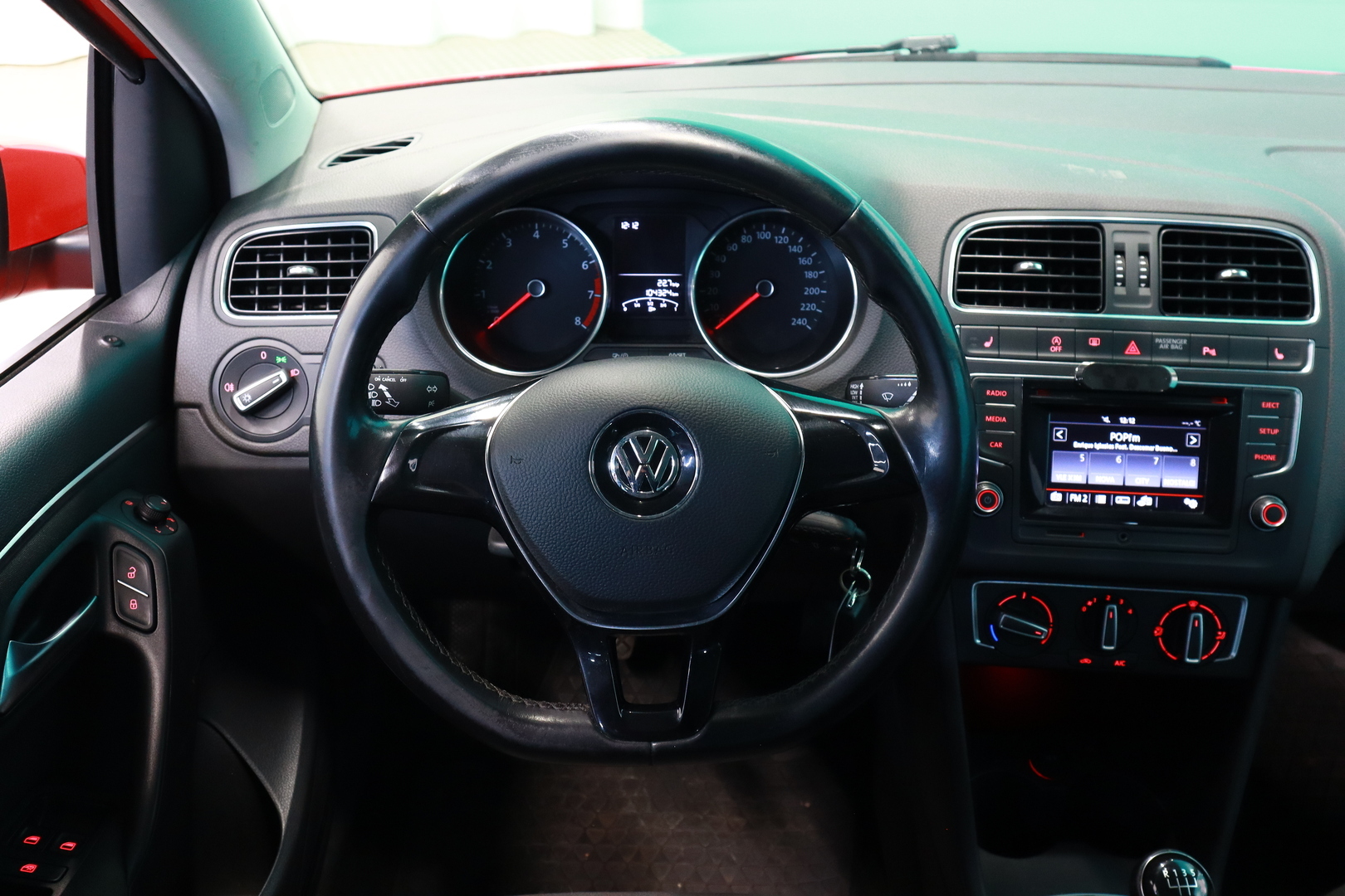VOLKSWAGEN Polo 2015