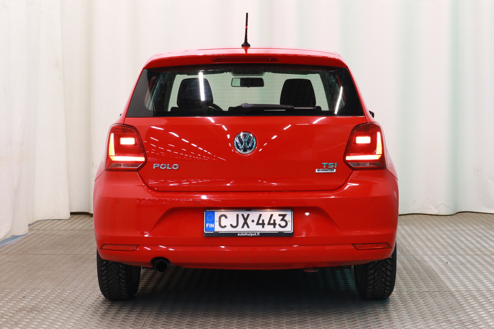 VOLKSWAGEN Polo 2015