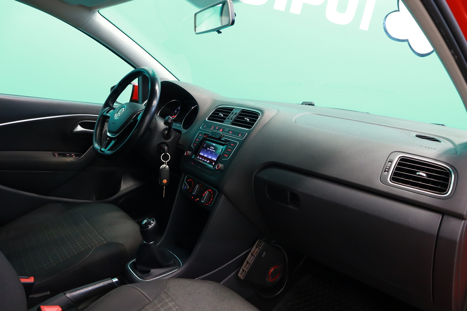 VOLKSWAGEN Polo 2015