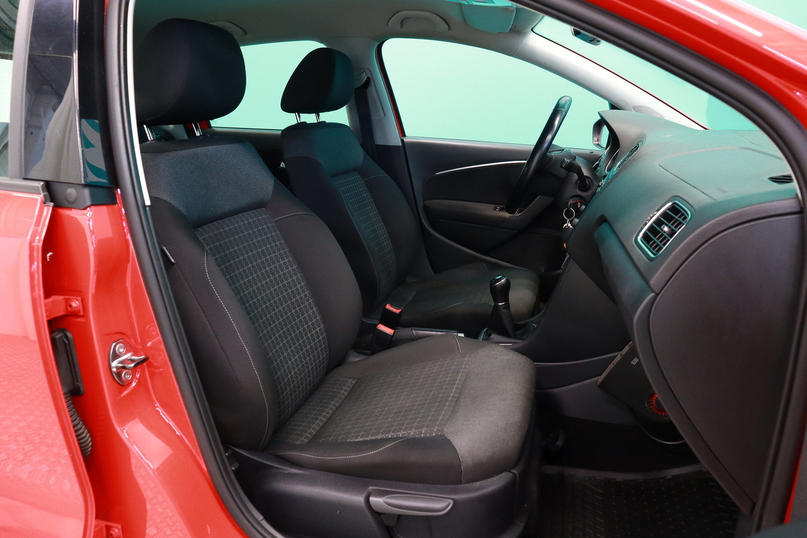 VOLKSWAGEN Polo 2015