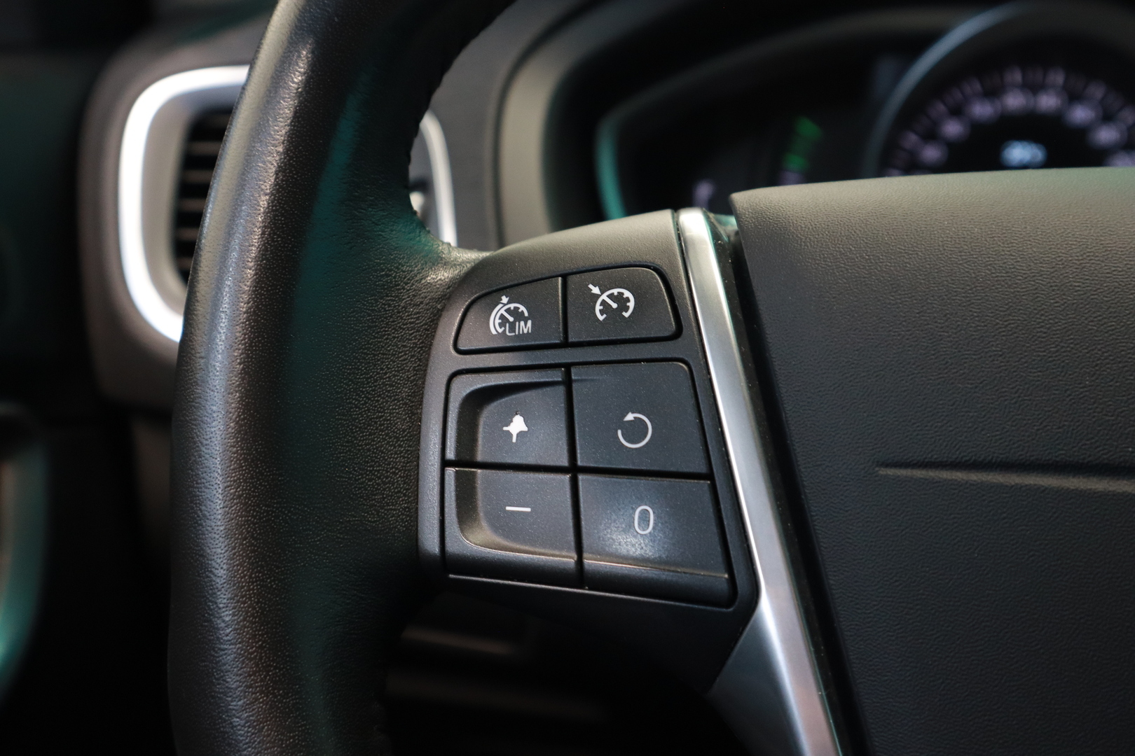 VOLVO V40 Cross Country 2016