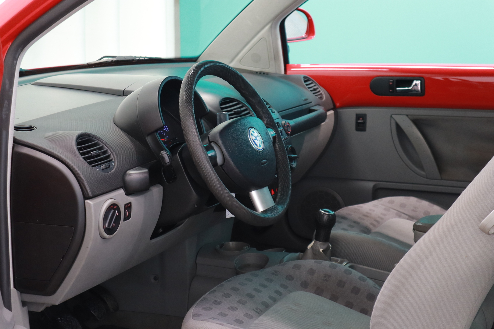VOLKSWAGEN New Beetle 1999