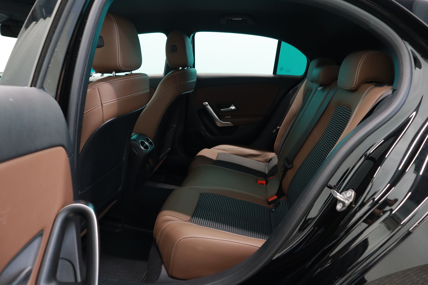 MERCEDES-BENZ A 2020
