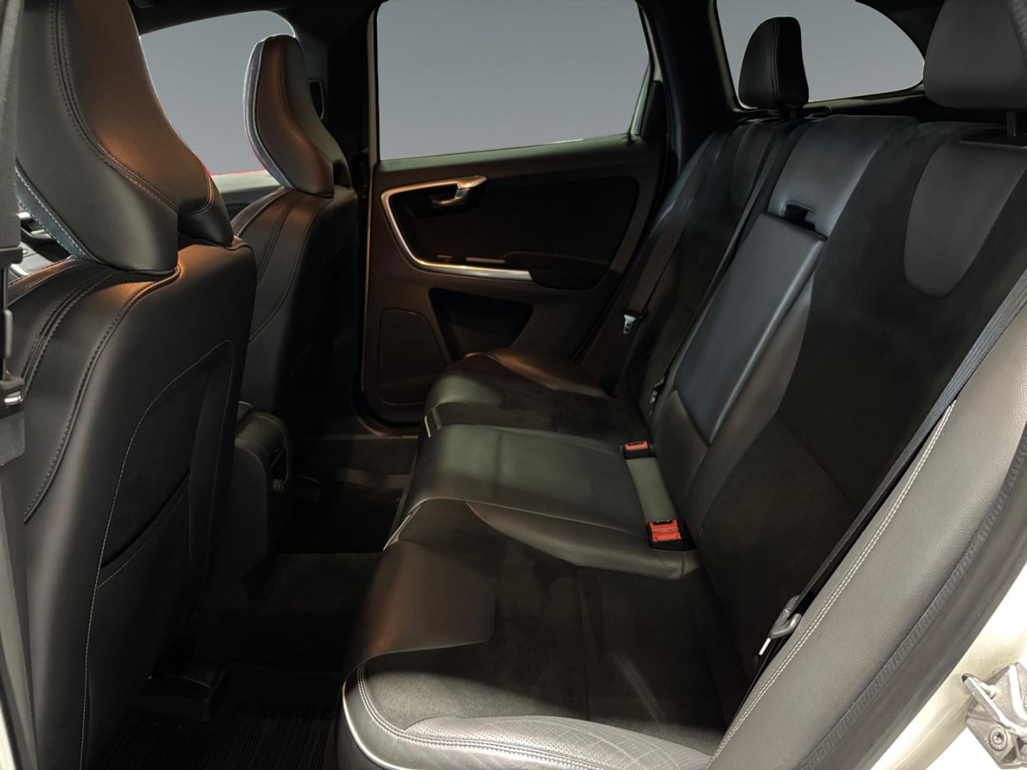 VOLVO XC60 7