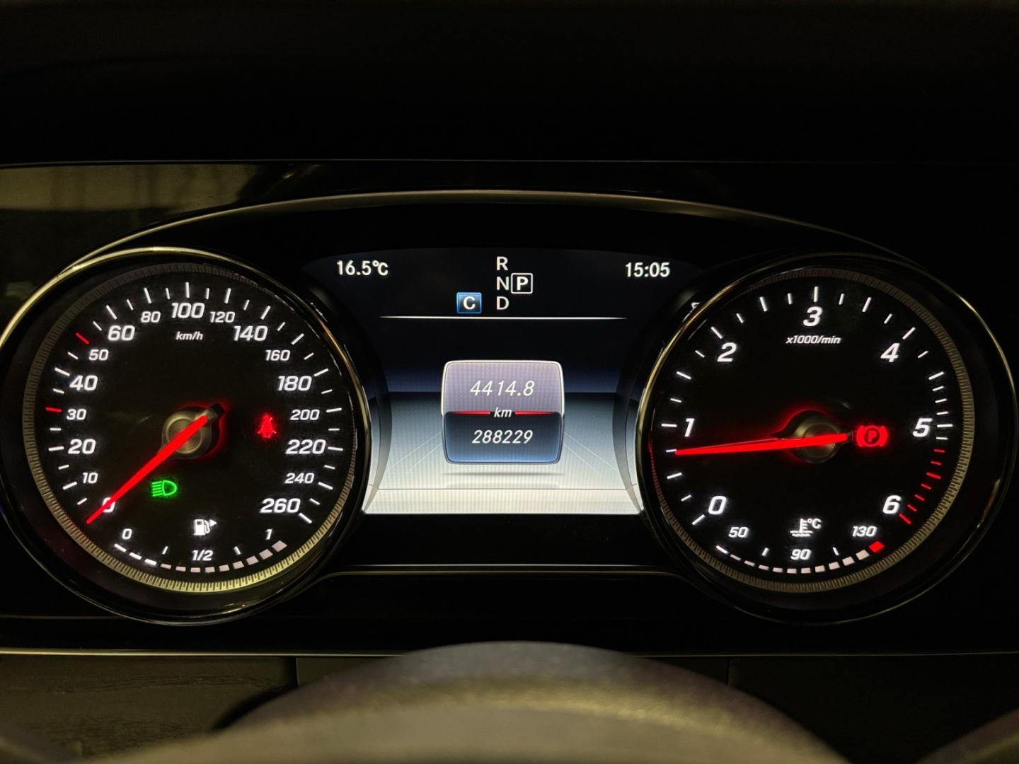 MERCEDES-BENZ E 9