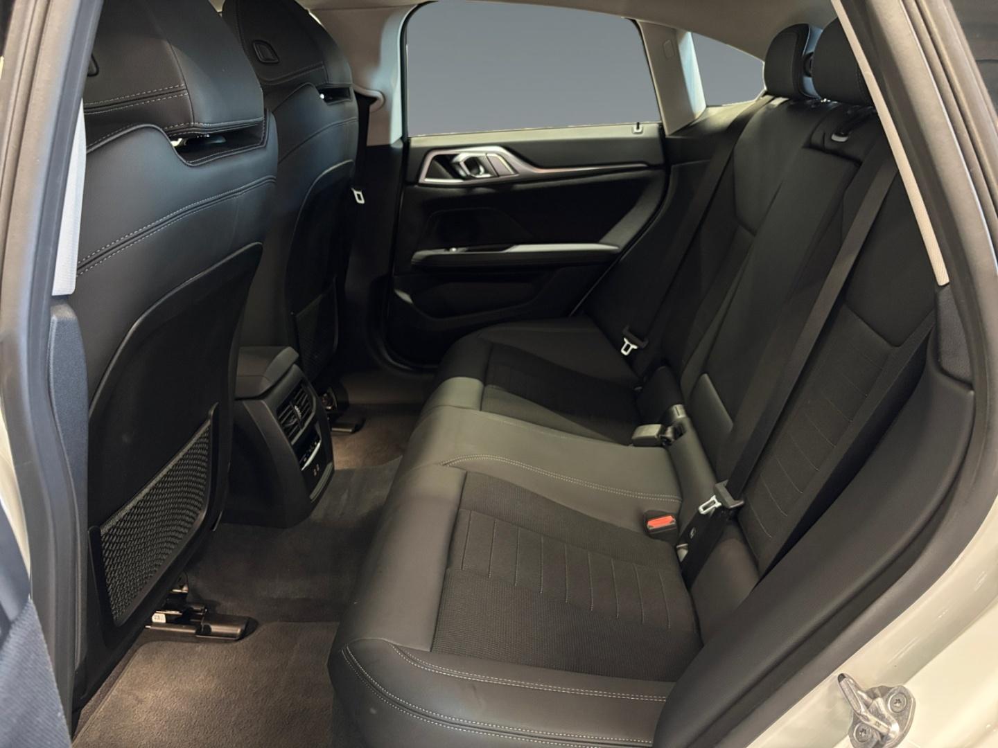 BMW i4 8