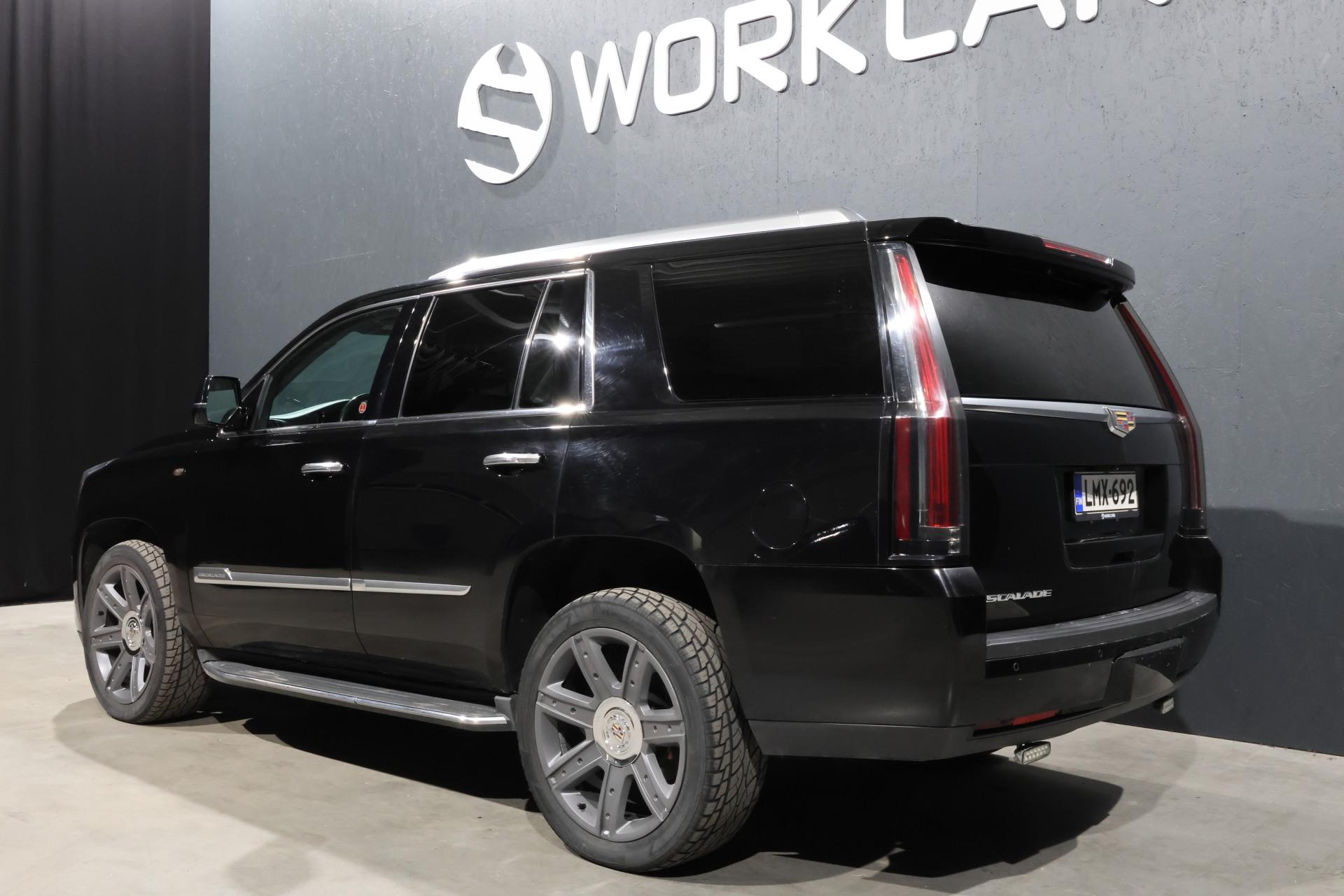 CADILLAC Escalade 5