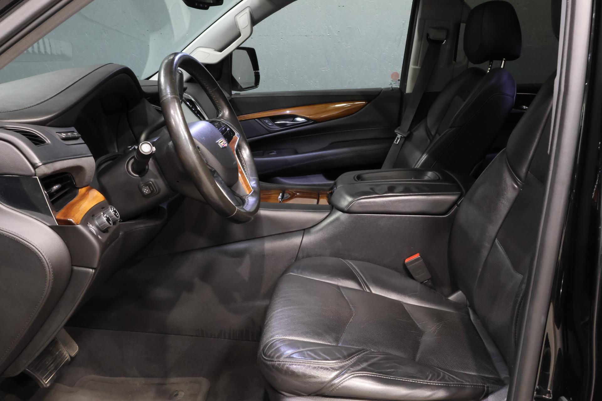 CADILLAC Escalade 8