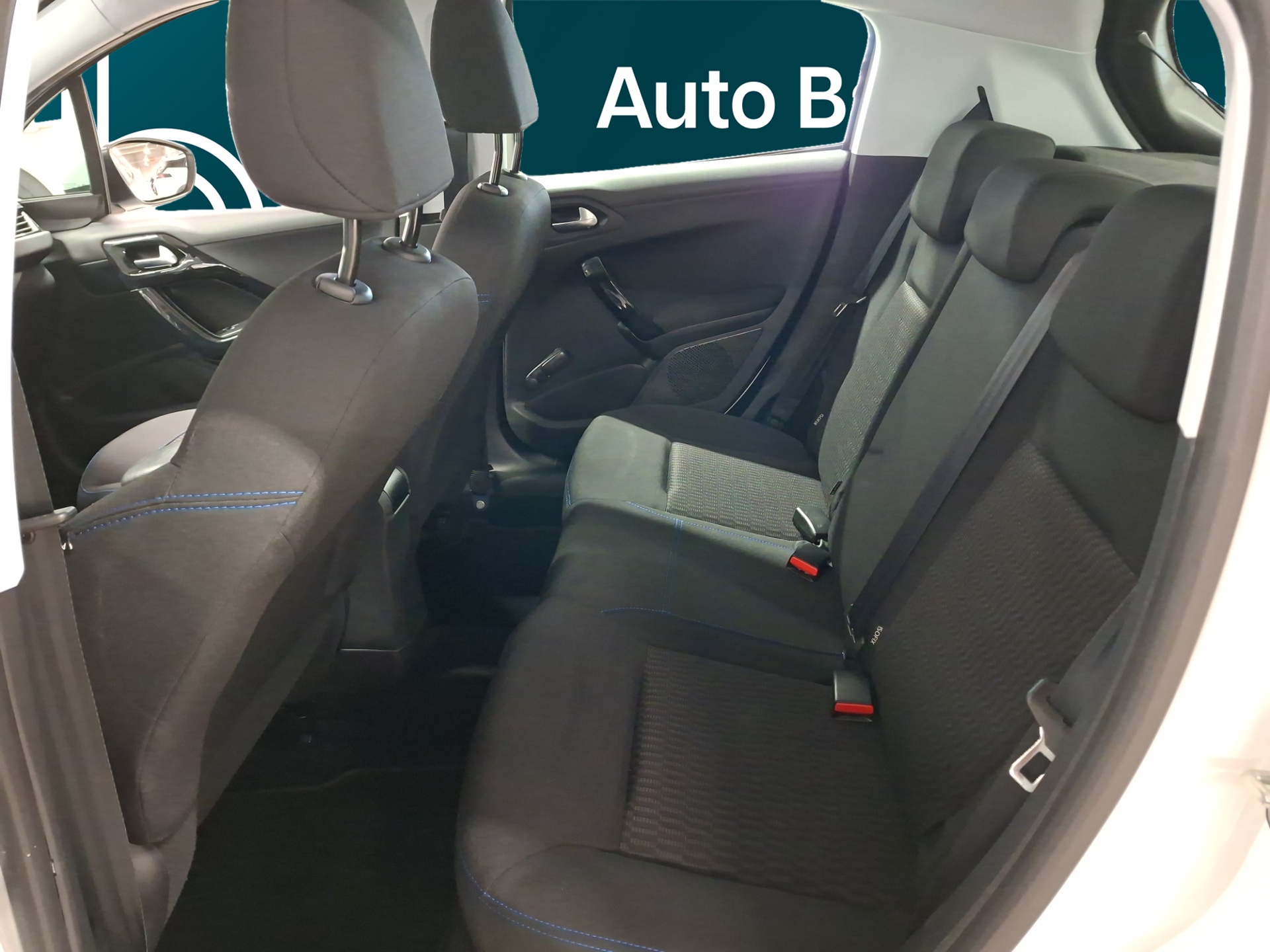 PEUGEOT 208 2019