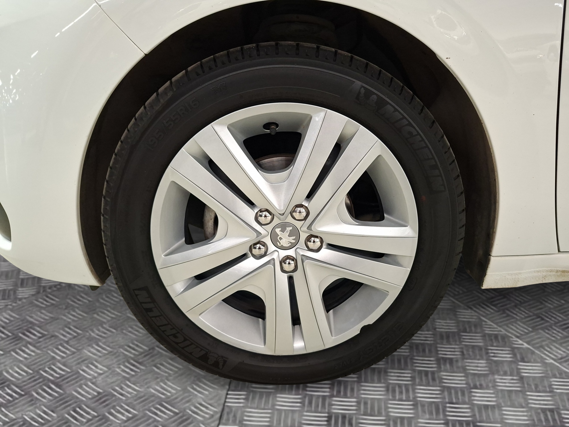 PEUGEOT 208 2019