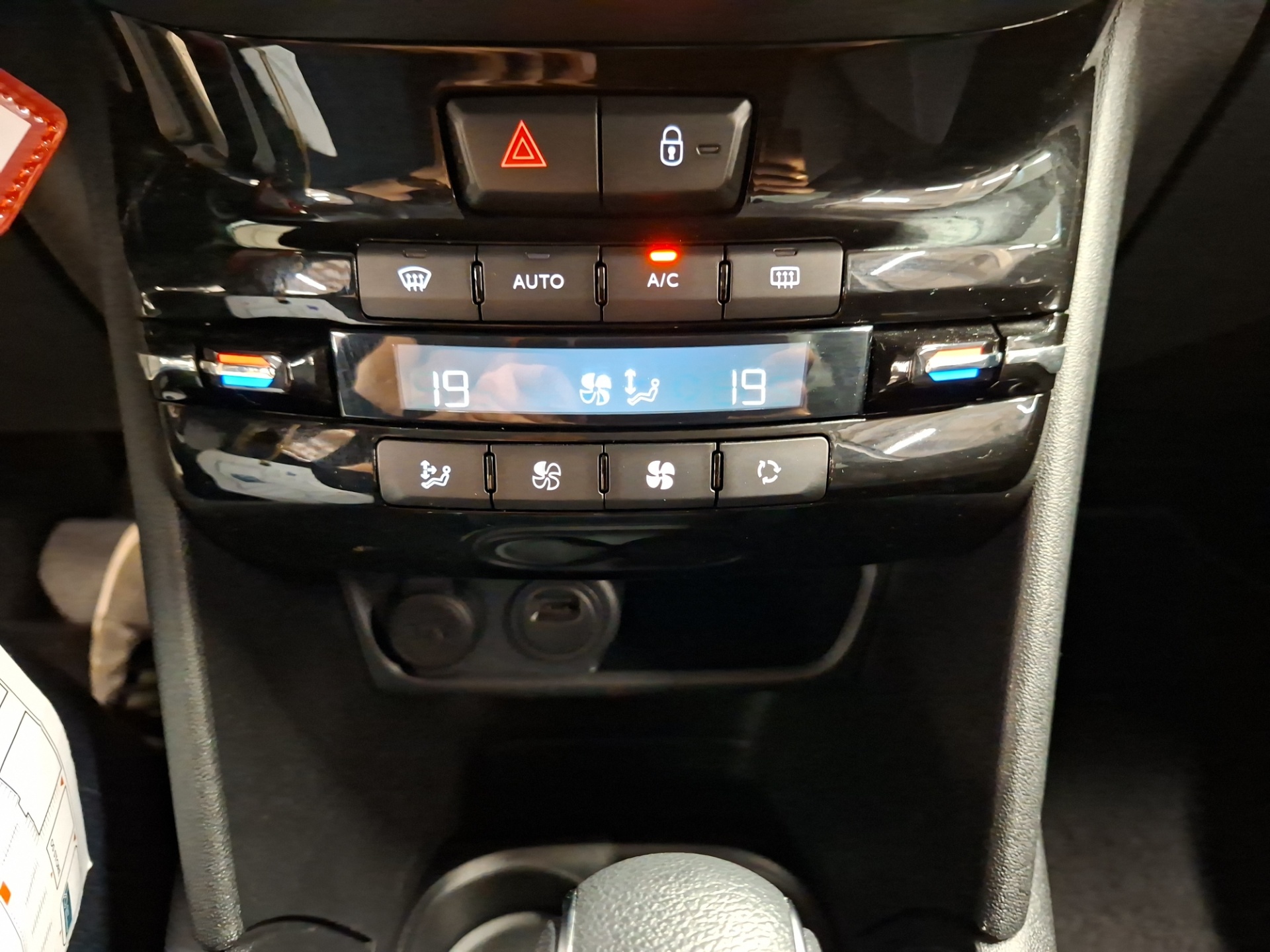PEUGEOT 208 2019