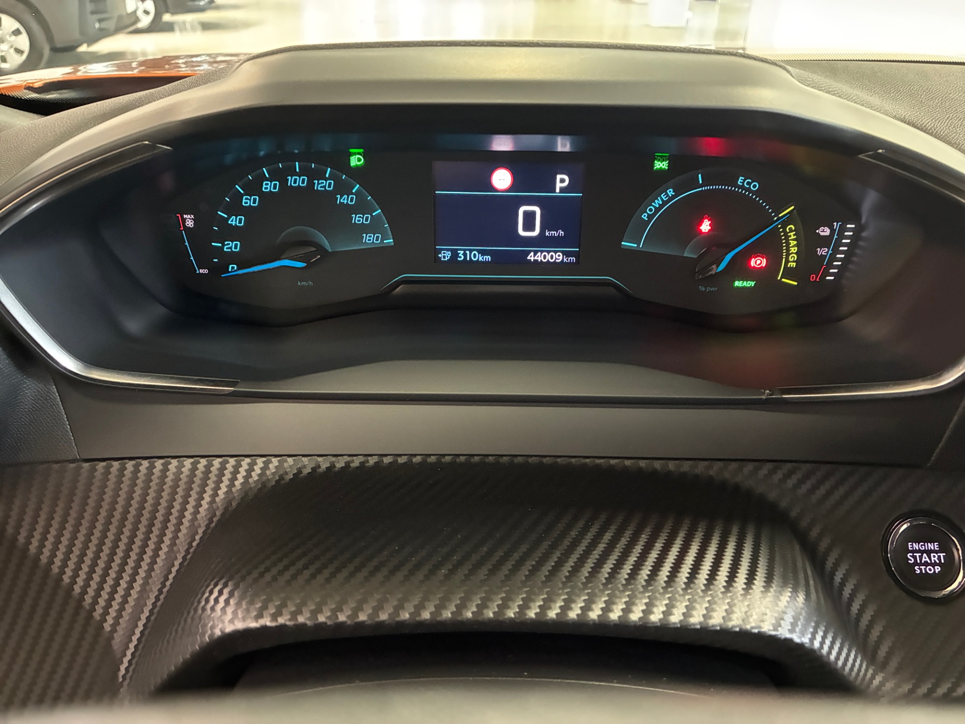 PEUGEOT e-2008 2023